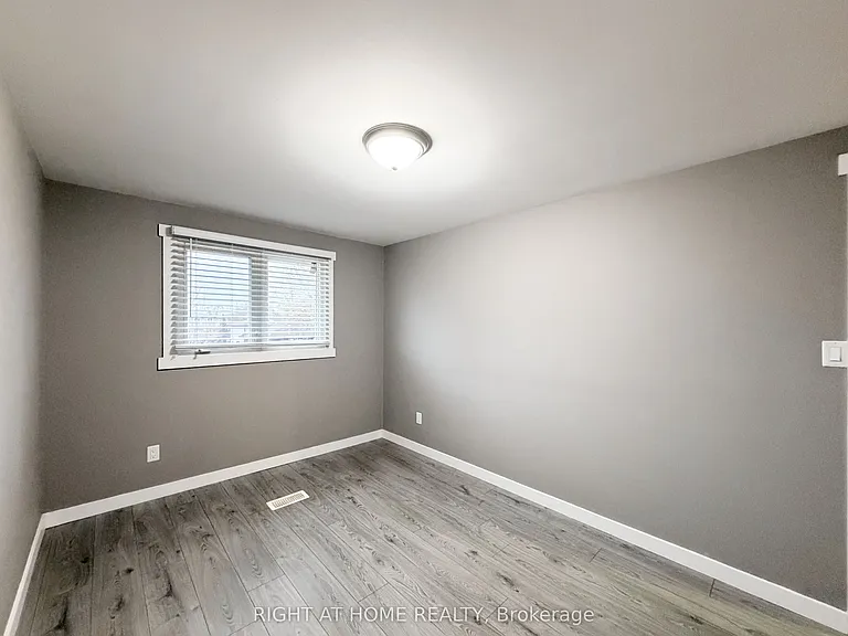 225 Kinmount Cres #UPPER — Photo 17