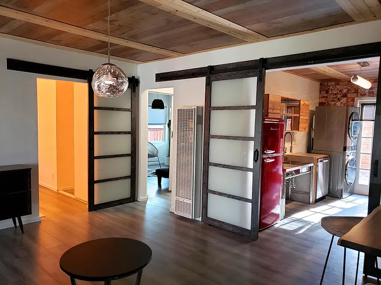 261 N Oak Ave — Photo 14