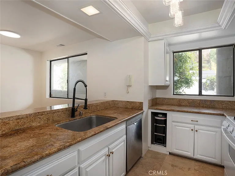 355 Pershing Dr #B — Photo 20