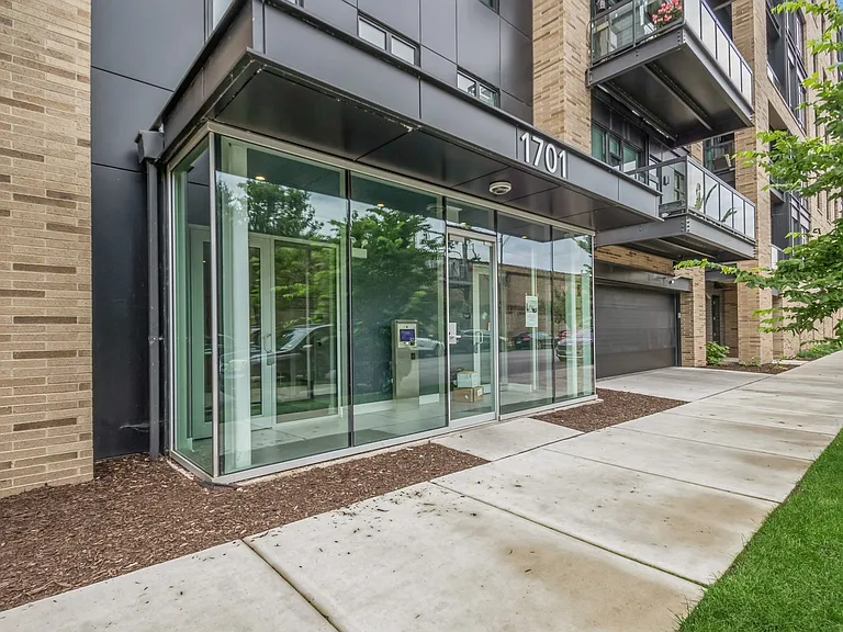 1701 W Webster Ave #608 — Photo 9