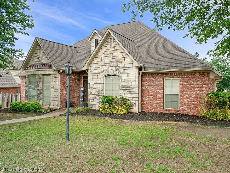 1st image of 2200 Parkridge Dr