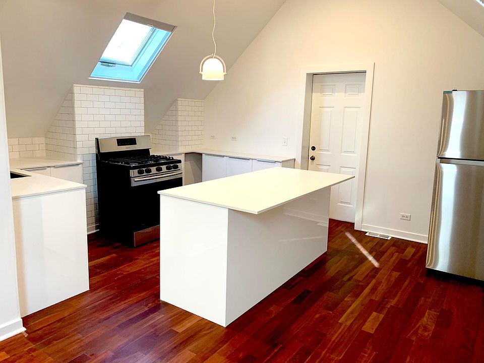1st image of 2321 N Oakley Ave APT 4