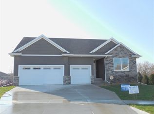 1209 Petrus Dr NE, Cedar Rapids, IA 52402