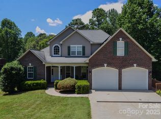 5665 Gold Creek Bay Dr, Hickory, NC 28601