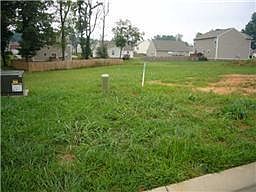 3rd image of 104 E Winterberry Trl