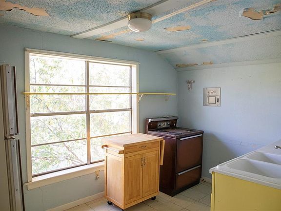 4th image of 1354 S 22nd St