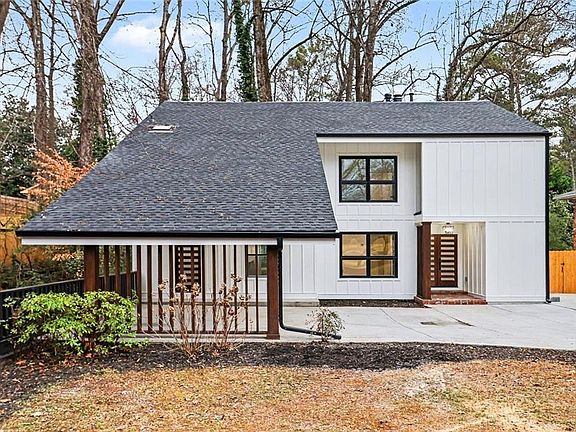 3rd image of 2360 Bradcliff Dr NE