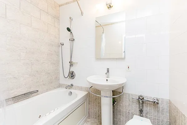 Sold by Re/Max In The City | media 8