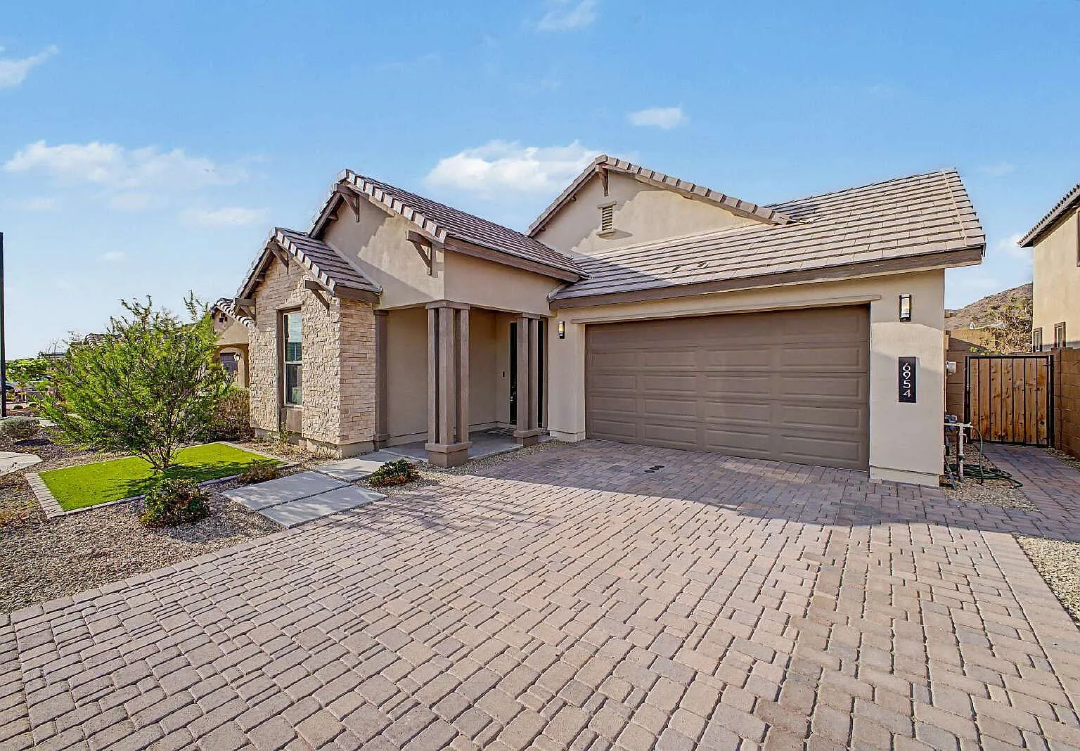 4 bed, 3.0 bath, 2357 sqft, $3,200 — Photo 3