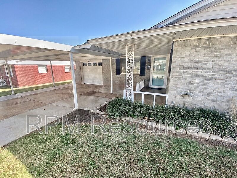 1st image of 616 Baer Dr