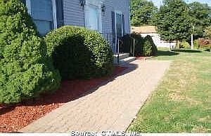 Bricklaying entry.  Hndicp in/out access in garage