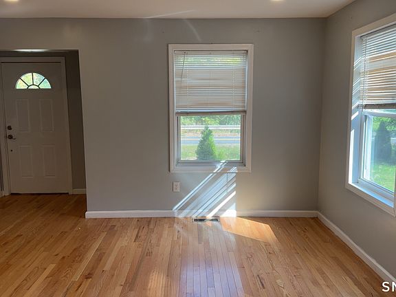 5th image of 136 Windsorville Rd E