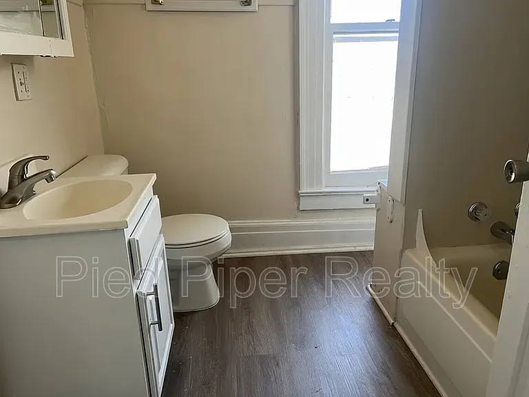404 E Prospect Ter — Photo 4