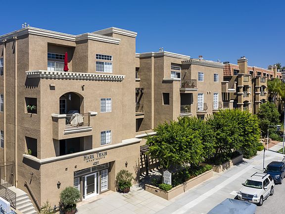 Apartments in Sherman Oaks, CA - Elevated Accross the Street View of Community.jpg