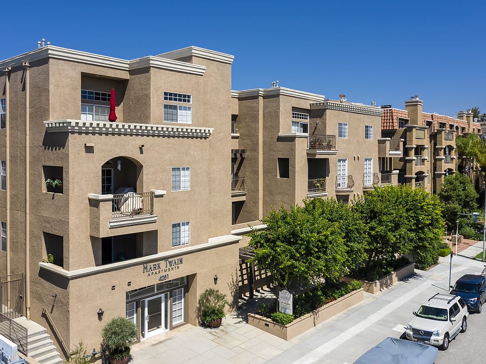 Apartments in Sherman Oaks, CA - Elevated Accross the Street View of Community.jpg