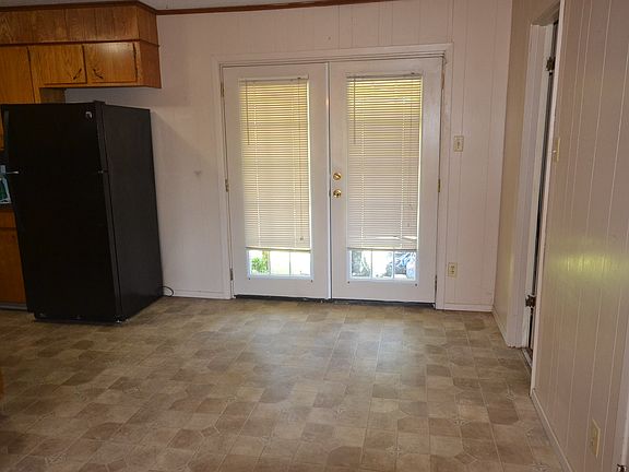 4th image of 810 Columbia Road 47