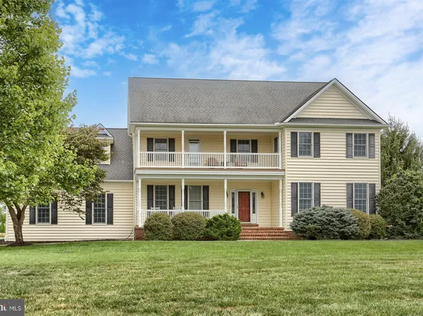 8 McCoy Ln, Carlisle, PA 17015