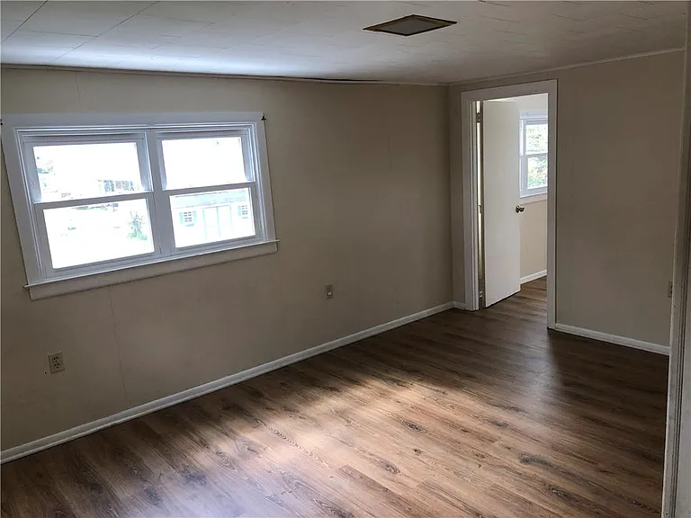 135 N Cedar St — Photo 9