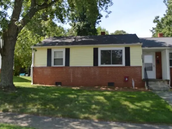 1805 Villa Dr, Greensboro, NC 27403