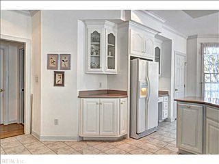 4th image of 137 Sir Thomas Lunsford Dr