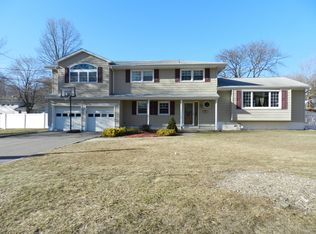 5 Kings Ct, Parsippany, NJ 07054