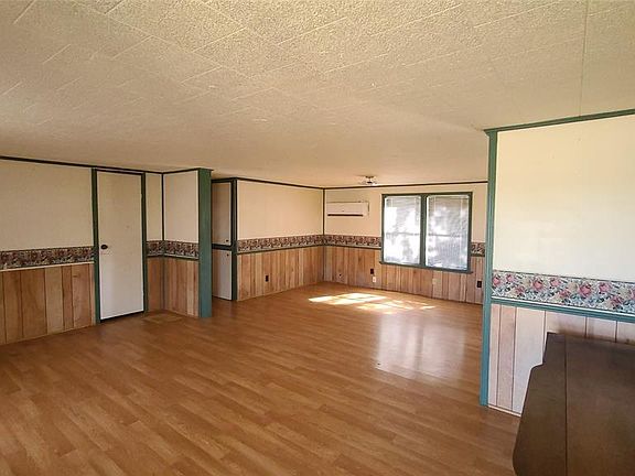 2nd image of 375 Country Oaks Ln