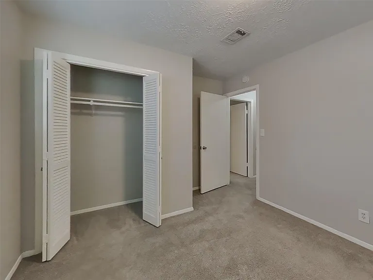 4238 Burkegate Dr — Photo 11