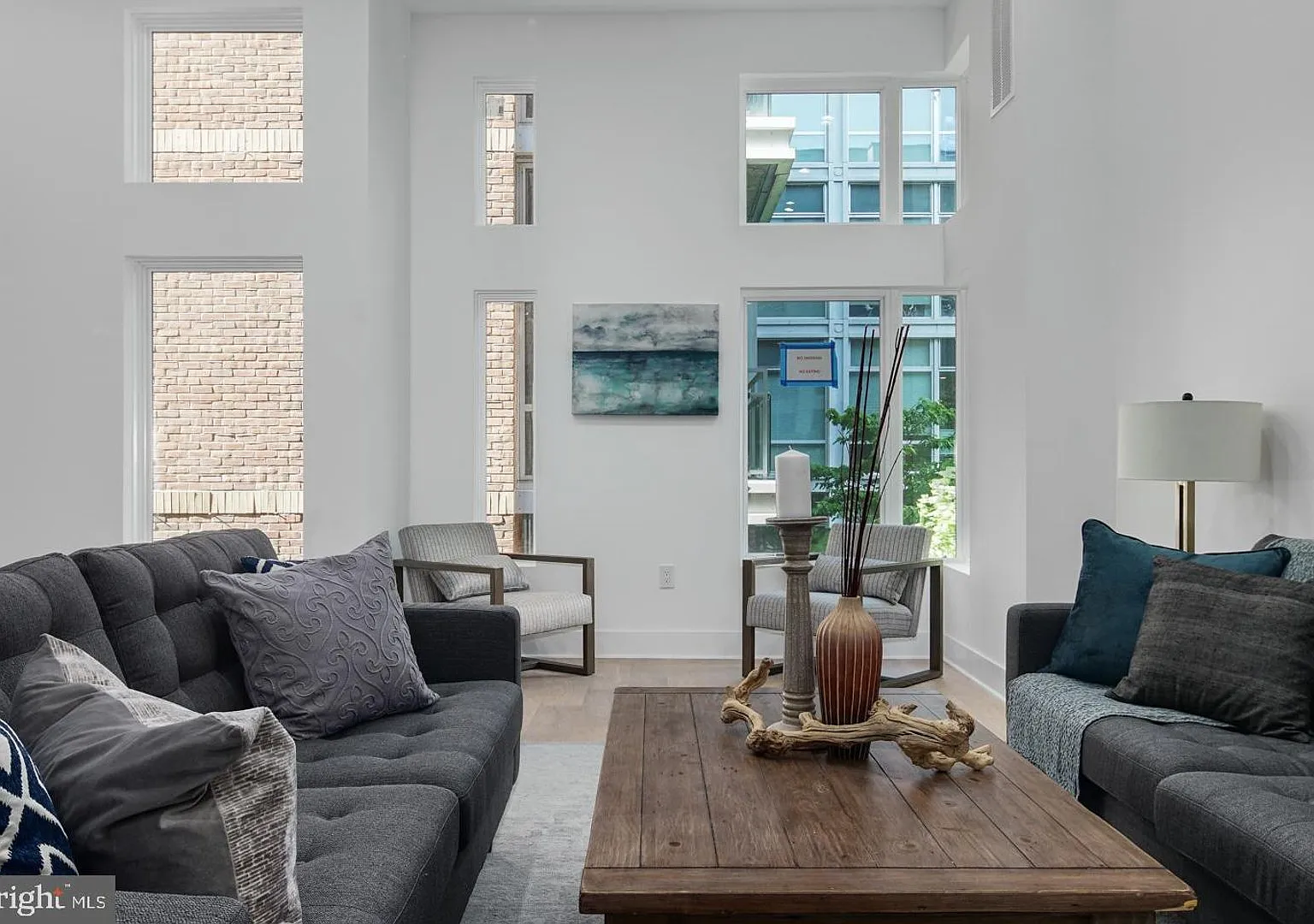 Old City Townhome with 2 Car Parking — Photo 4