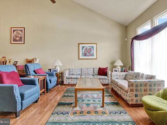 3rd image of 268 Prospect Cir