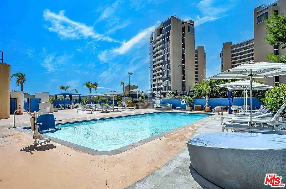 1 bed, 1000 sqft, $5,000 — Photo 2