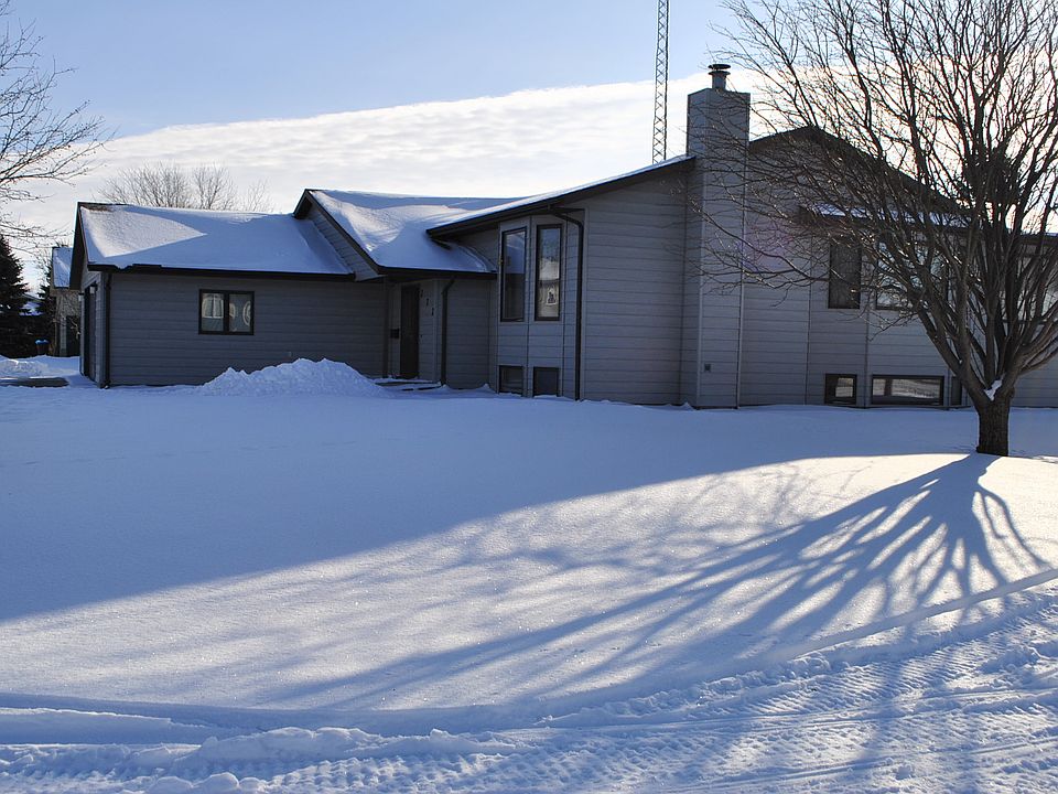 1st image of 272 Montraille St W