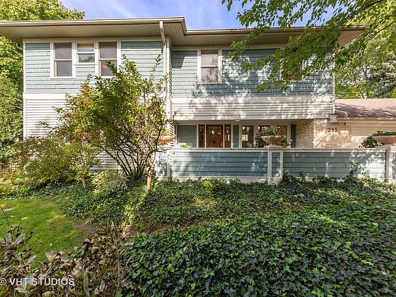 4th image of 385 W Elm Park Ave