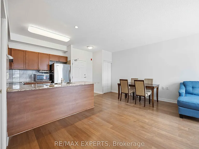 15450 Yonge St S #207 — Photo 15