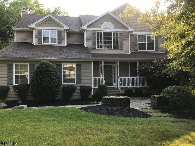 2nd image of 18 Country Meadow Ln