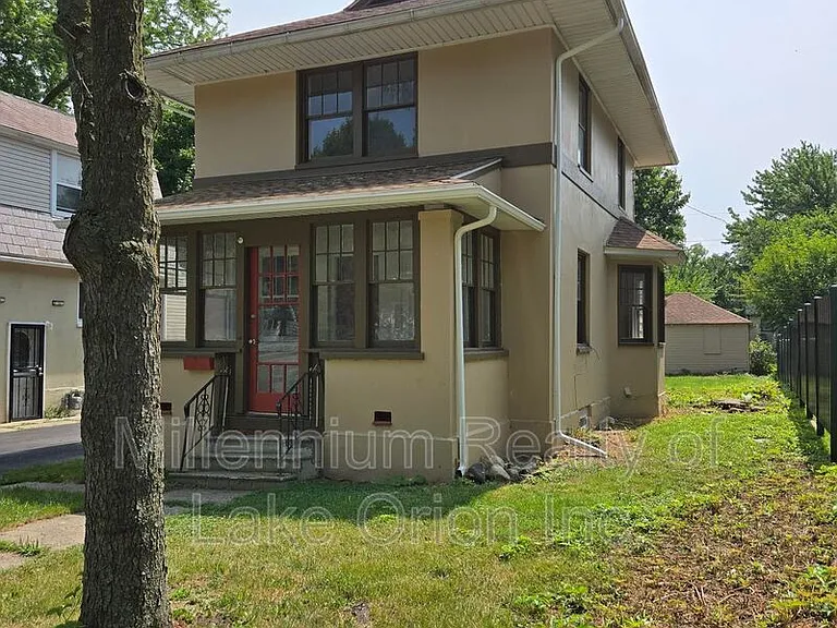 96 Oliver St — Photo 2