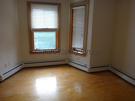 2nd image of 10 Bowers St #10