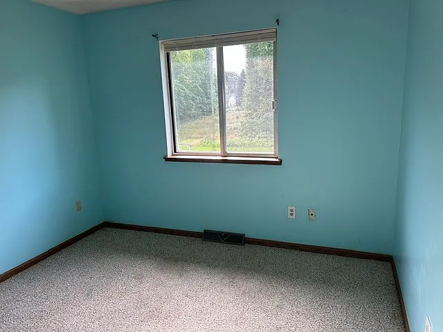 3 bed, 1.0 bath, 1150 sqft, $1,300 — Photo 4