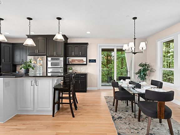 4th image of 1033 NW Eloise Ln