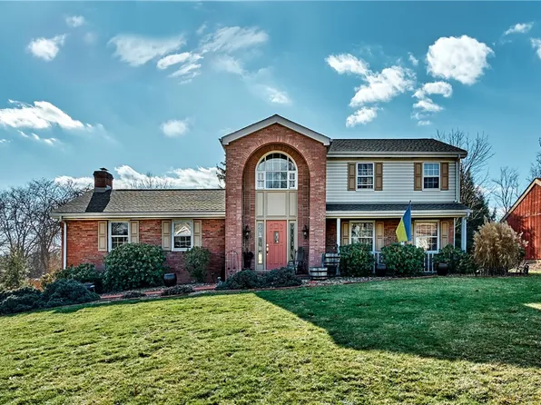 97 Saint Andrews Dr, Beaver Falls, PA 15010