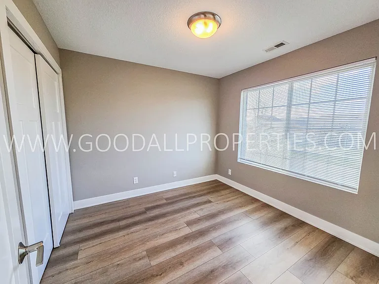 425 SE Waco Pl — Photo 9