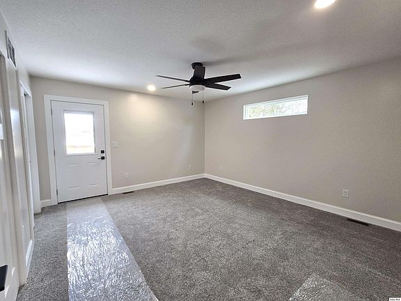 4th image of 942 Country Club Dr