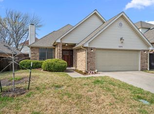 1205 Olde Towne Dr, Irving, TX 75061