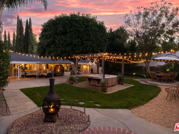 20523 Miranda Pl, Woodland Hills, CA 91367