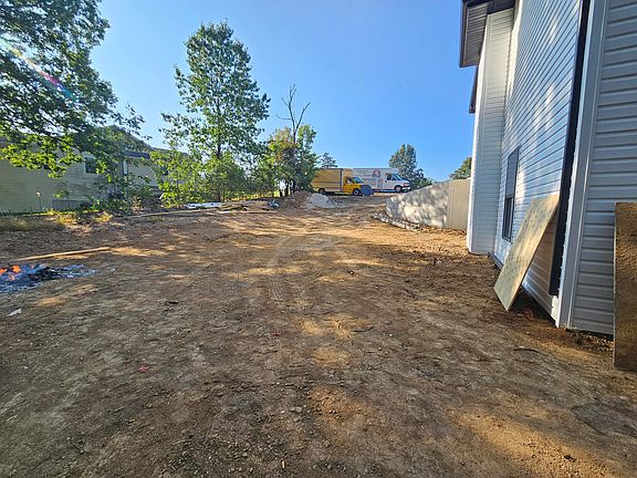 3rd image of 10426 Pinecrest St