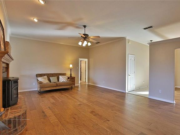 4th image of 4442 Cougar Way