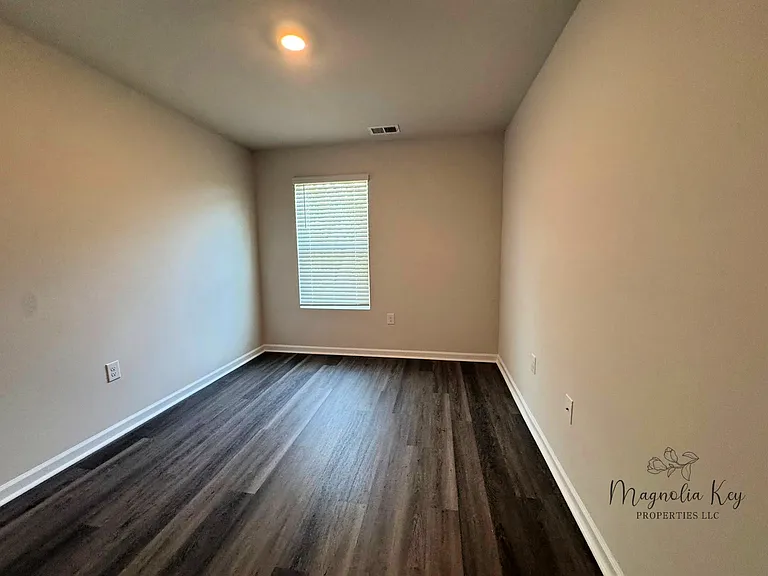 555 Gemstone Blvd — Photo 24