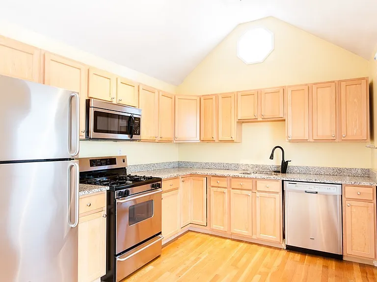 9 G St — Photo 6