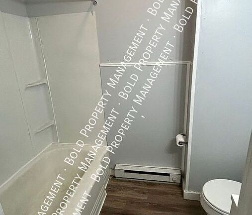 4th image of 207 W Greenwich St APT 3
