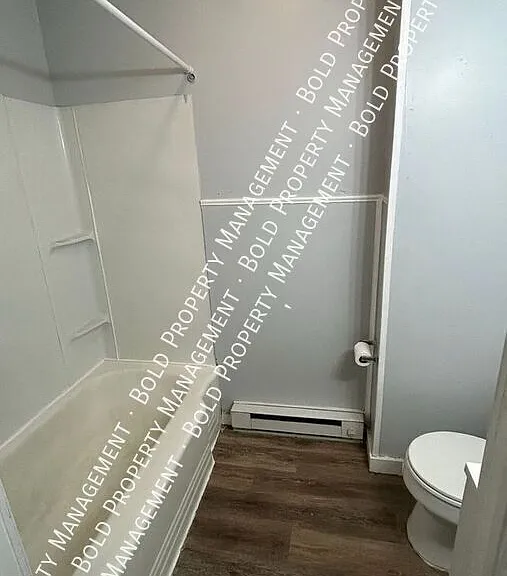 207 W Greenwich St #3 — Photo 4