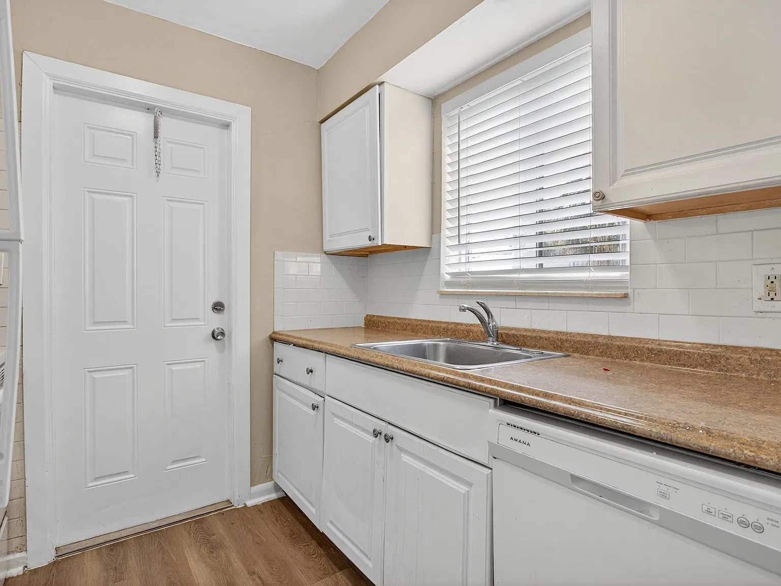 3 bed, 980 sqft, $2,200 — Photo 3